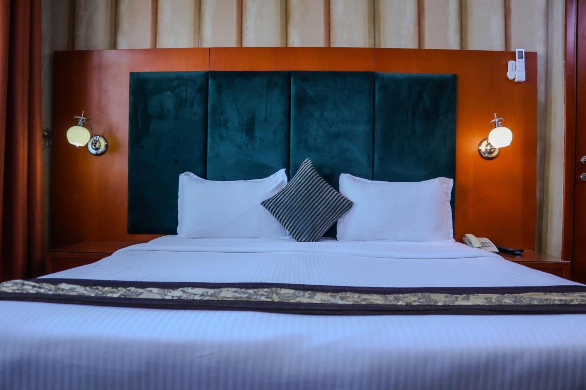 Boonmax Hotel Дубай Экстерьер фото